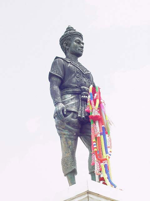 อนุสาวรีย์พ่อขุนเม็งราย